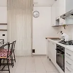5 Min Orta Free Parking 고자노